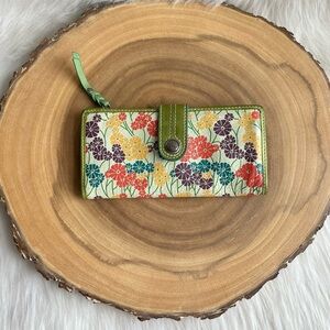 LIKE NEW Fossil vintage leather floral wallet
